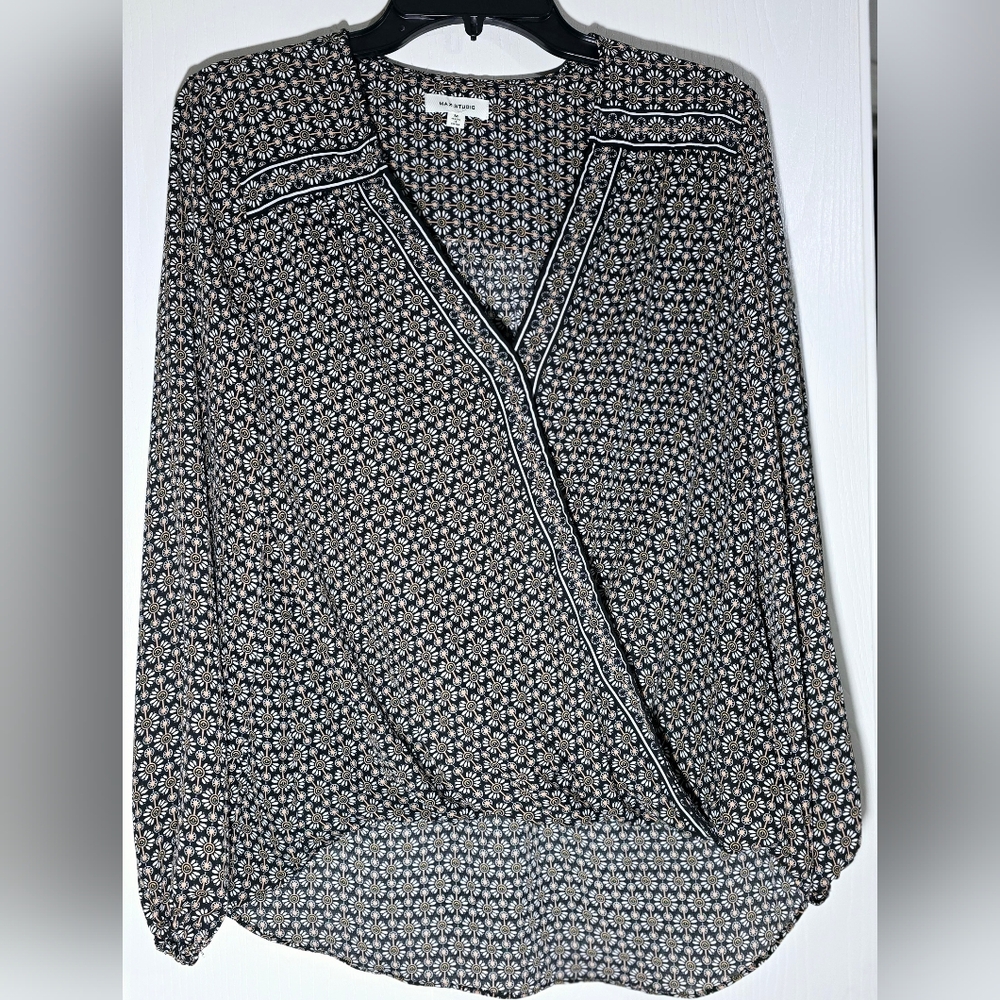 Max Studio Long Sleeve Sheer Blouse size Medium Beautiful Floral Top